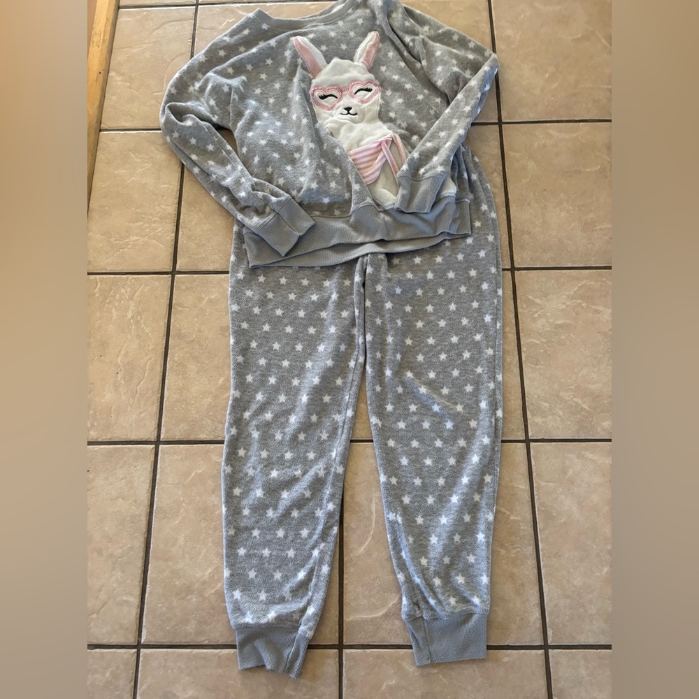 Llama‎ Pajama set-5/$25